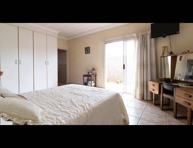 3 BEDROOM APARTMENT FOR SALE IN NEW REDRUTH